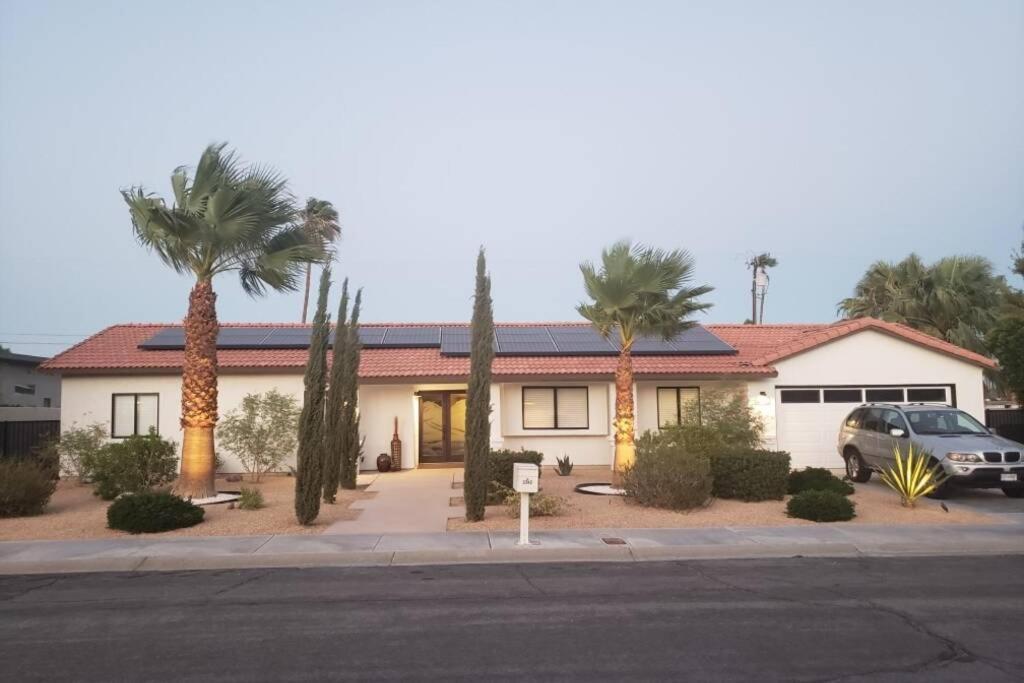 Beautiful Palm Springs Home Large Private Yard المظهر الخارجي الصورة