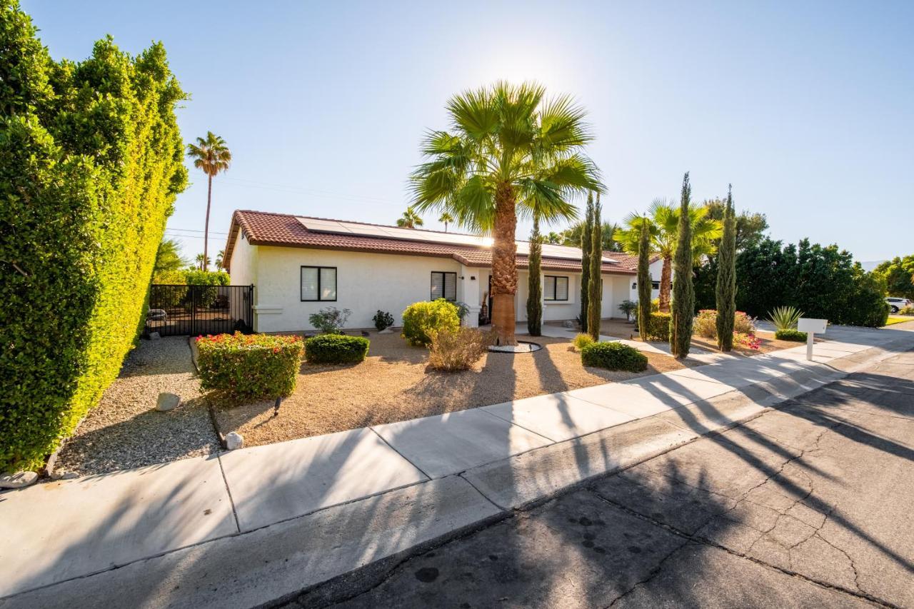 Beautiful Palm Springs Home Large Private Yard المظهر الخارجي الصورة